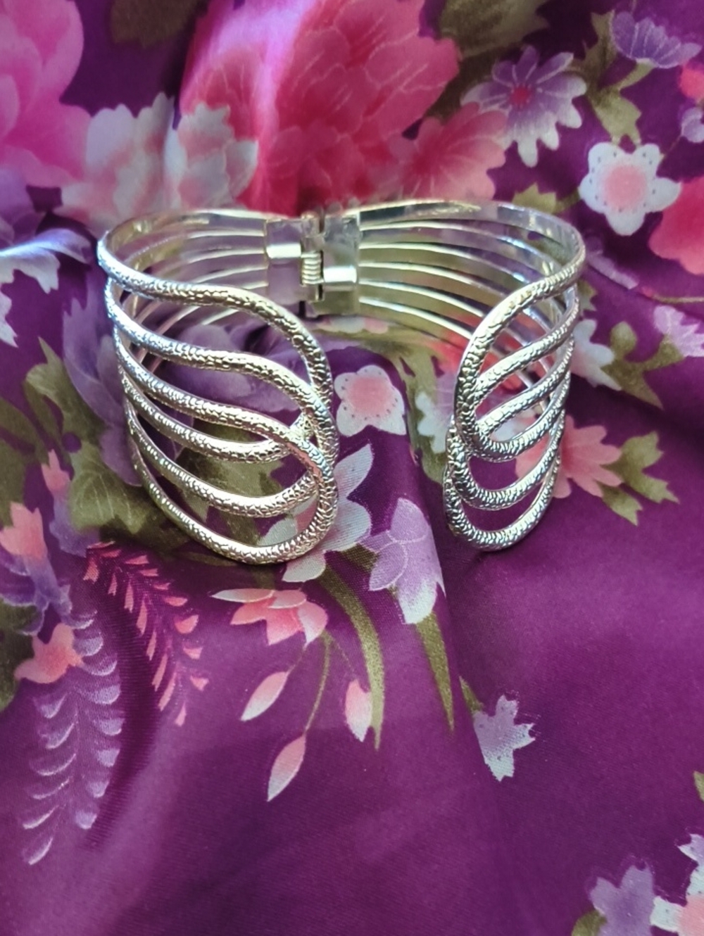 Very Nice Silvertone Bangle